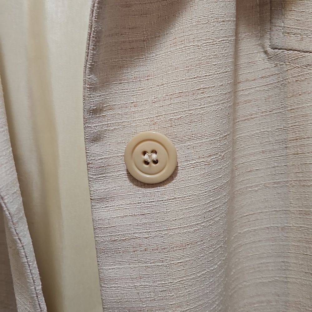Vintage trench coat. Maker unknown size 12. Lt tan - Picture 5 of 5